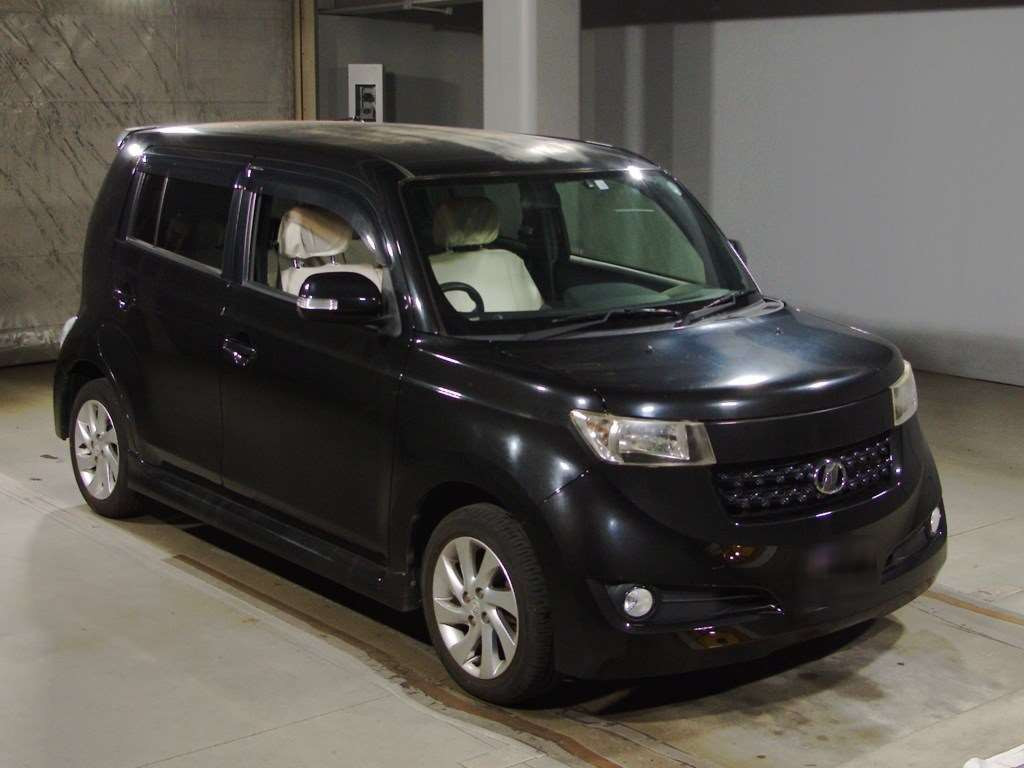 2010 Toyota bB QNC20[2]