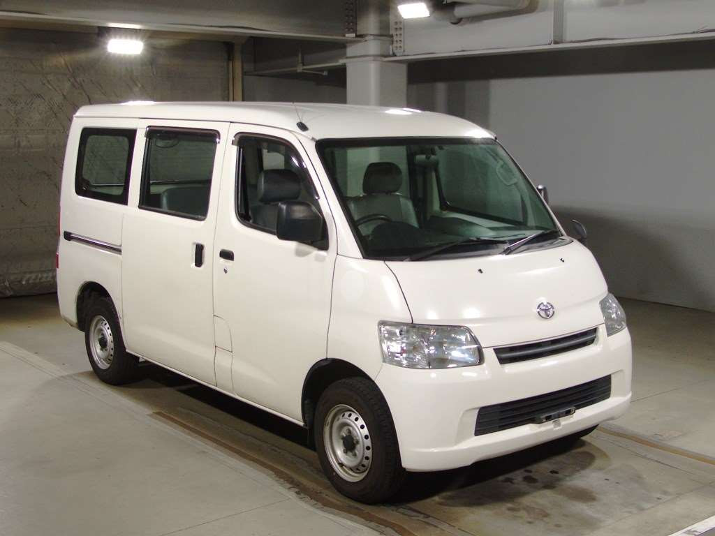 2013 Toyota Townace Van S402M[2]