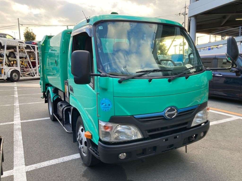 2012 Hino DUTRO XKU600X[2]