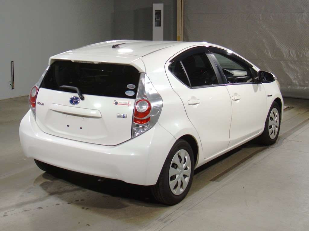 2012 Toyota Aqua NHP10[1]