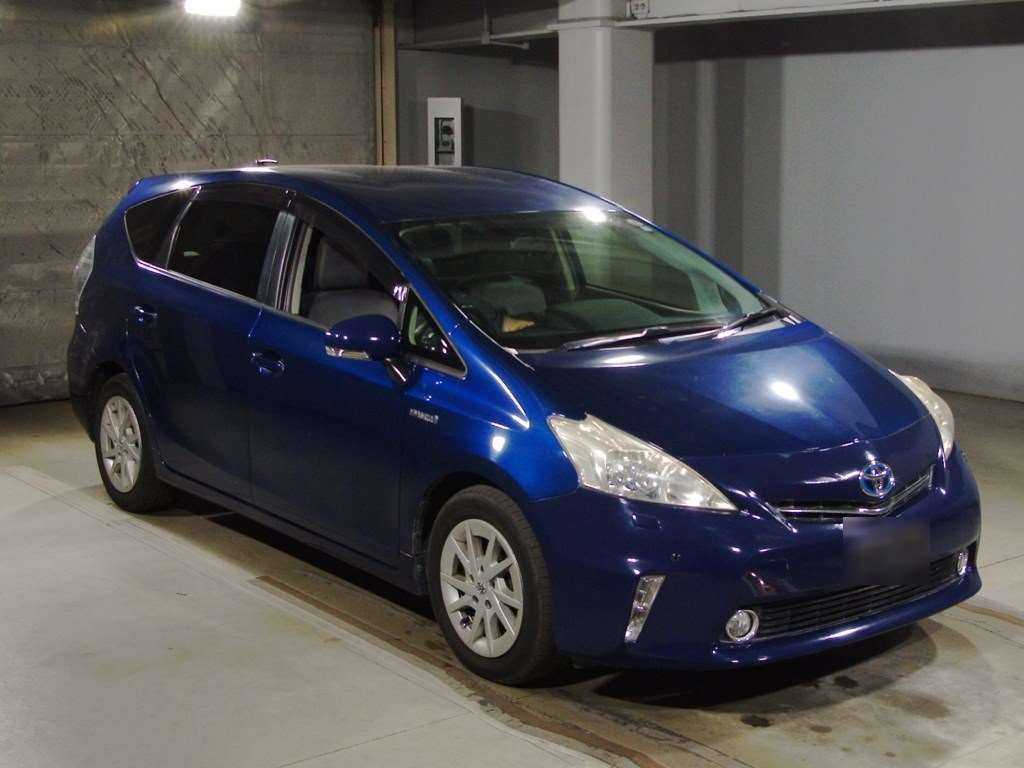 2012 Toyota Prius alpha ZVW41W[2]