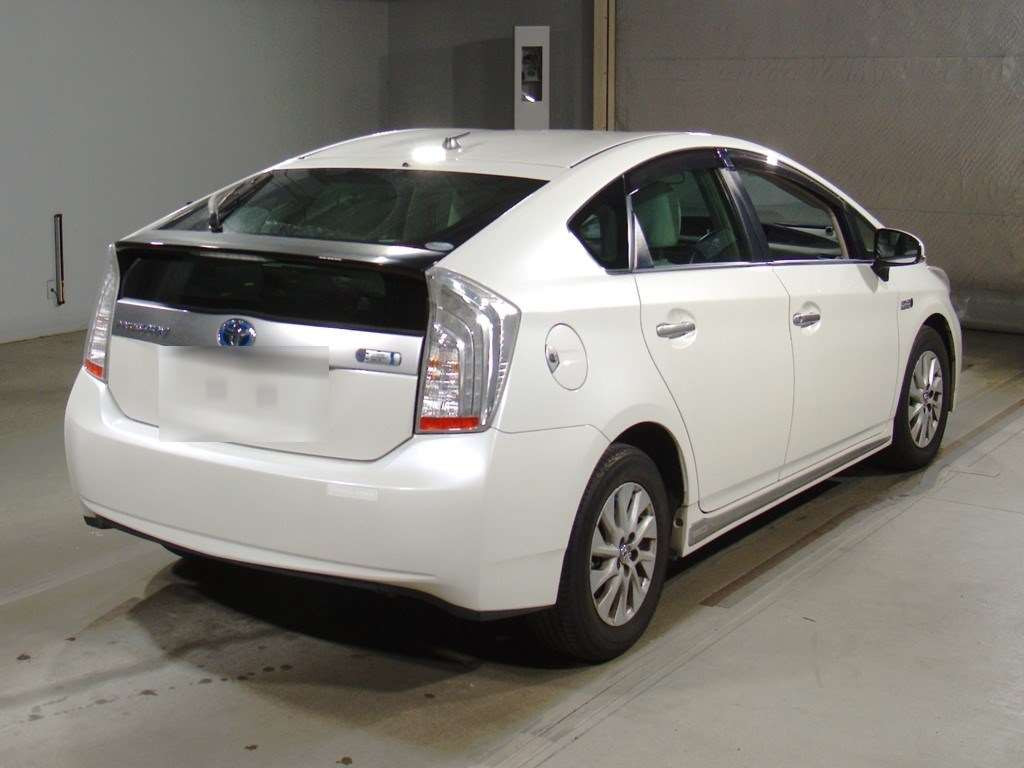 2014 Toyota Prius PHV ZVW35[1]