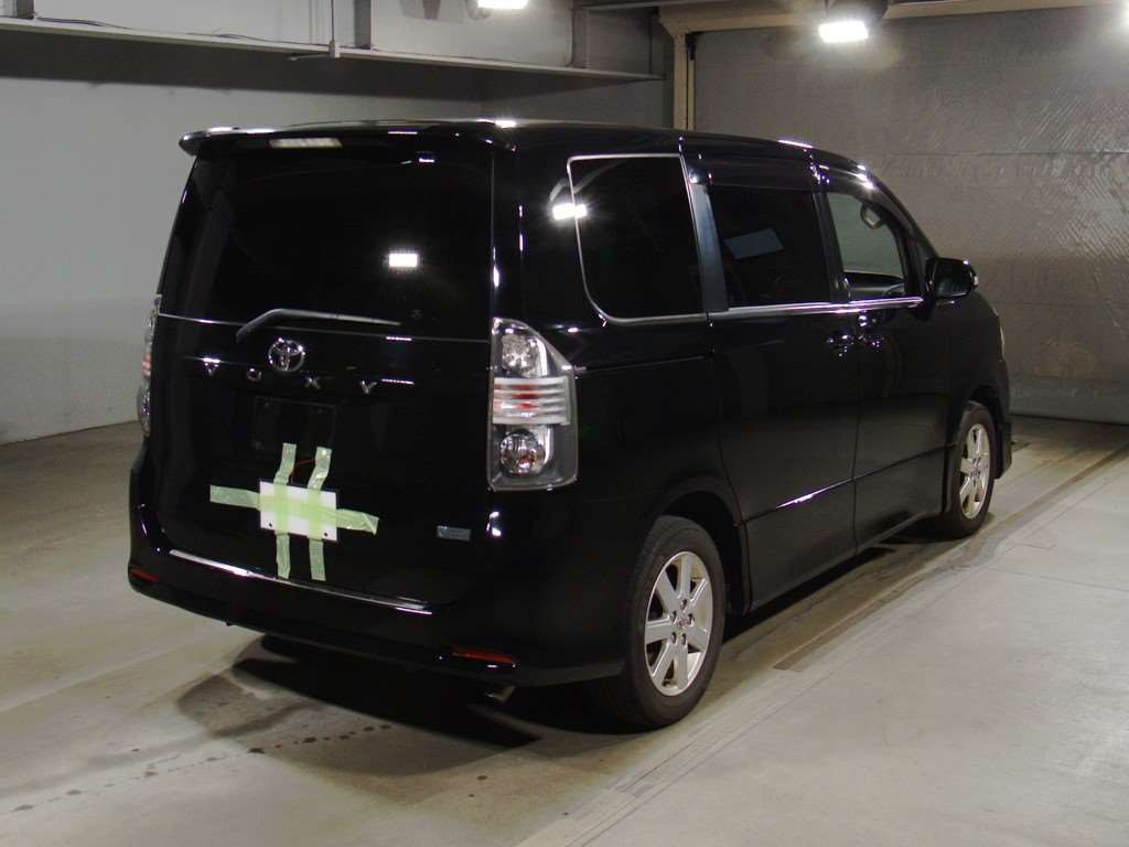 2009 Toyota Voxy ZRR70W[1]