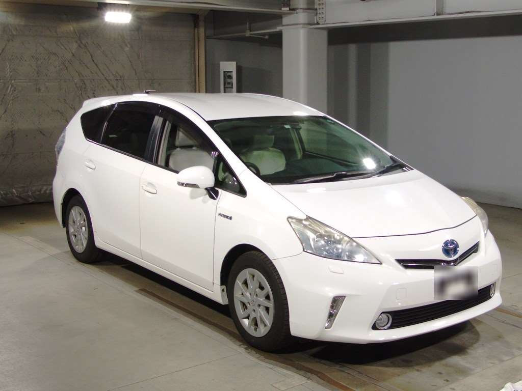 2012 Toyota Prius alpha ZVW41W[2]