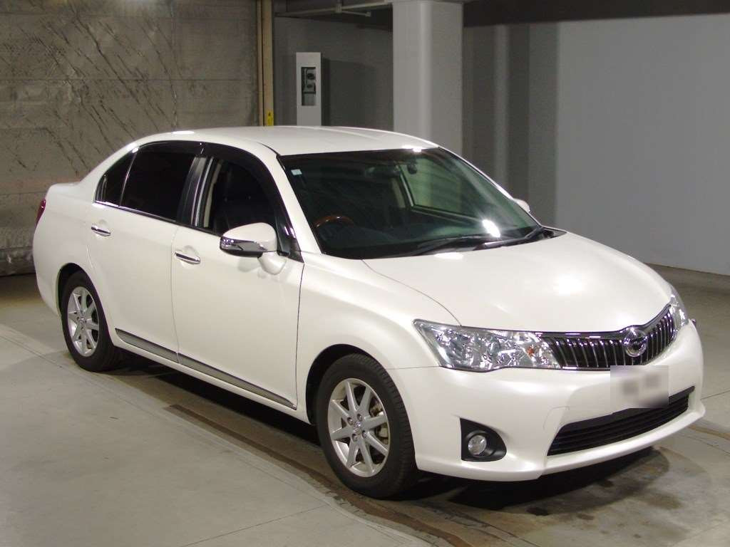 2013 Toyota Corolla Axio NZE161[2]