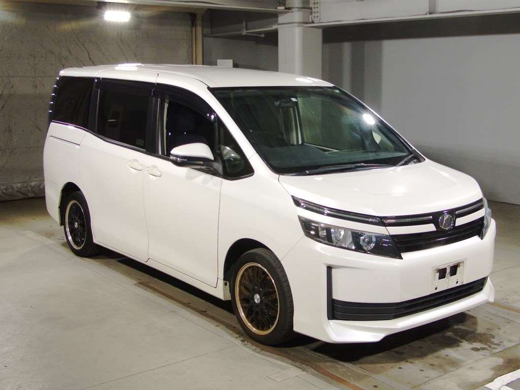 2014 Toyota Voxy ZRR80G[2]