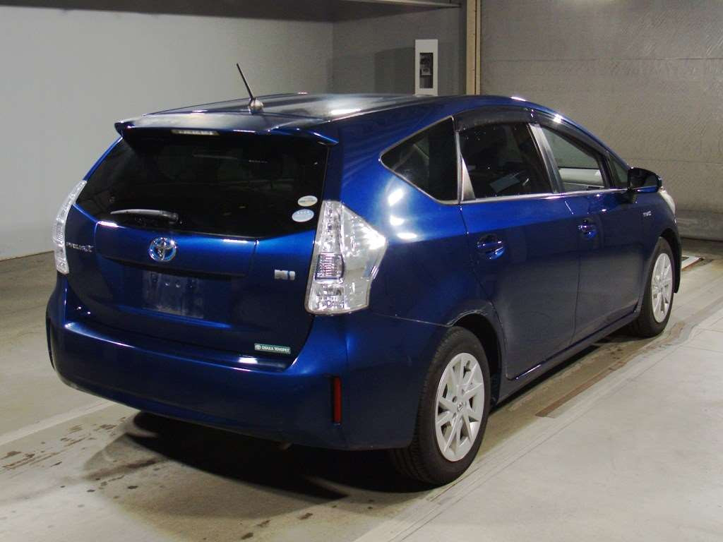 2012 Toyota Prius alpha ZVW41W[1]