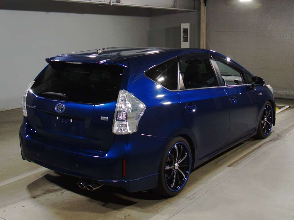 2012 Toyota Prius alpha ZVW41W[1]