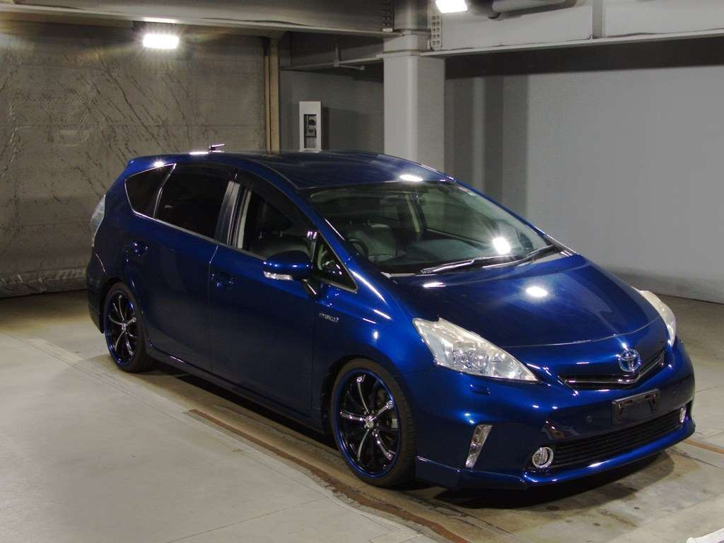 2012 Toyota Prius alpha ZVW41W[2]