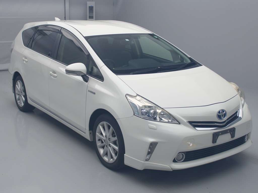 2012 Toyota Prius alpha ZVW41W[2]