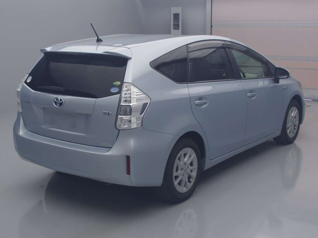 2014 Toyota Prius alpha ZVW41W[1]