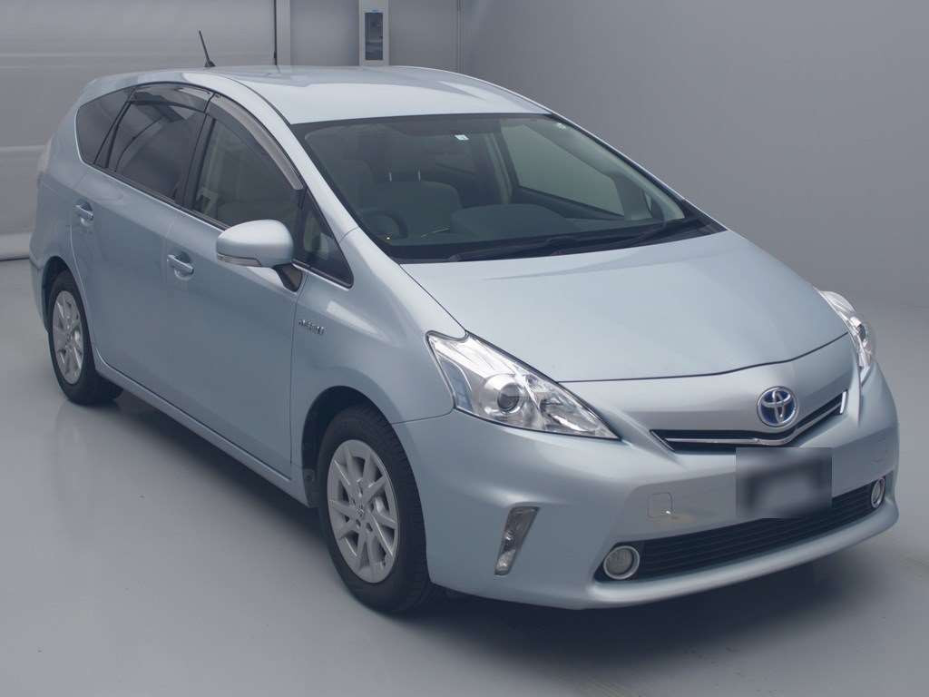 2014 Toyota Prius alpha ZVW41W[2]