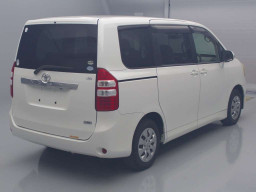 2010 Toyota Noah