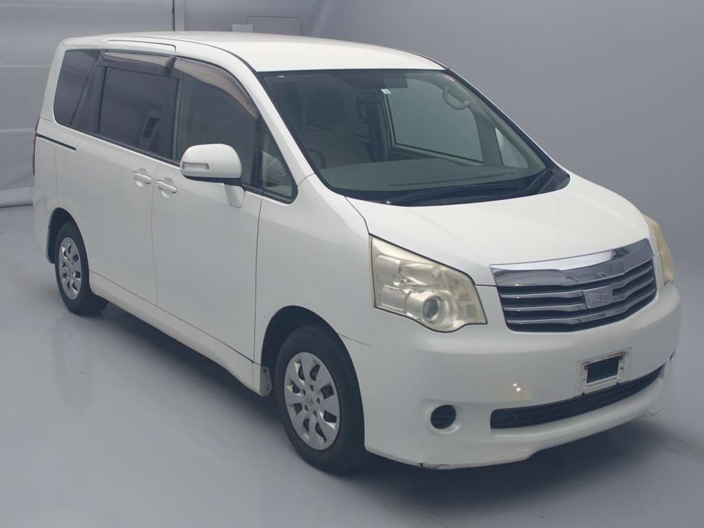 2010 Toyota Noah ZRR70G[2]