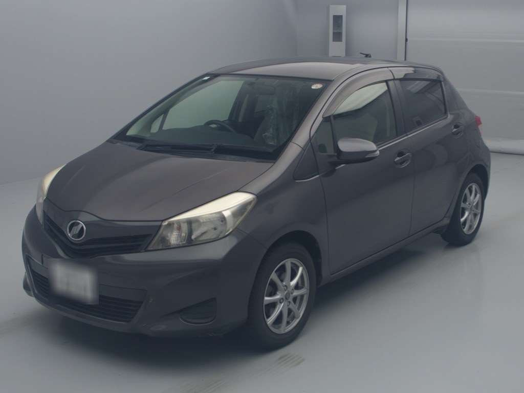 2013 Toyota Vitz KSP130[0]