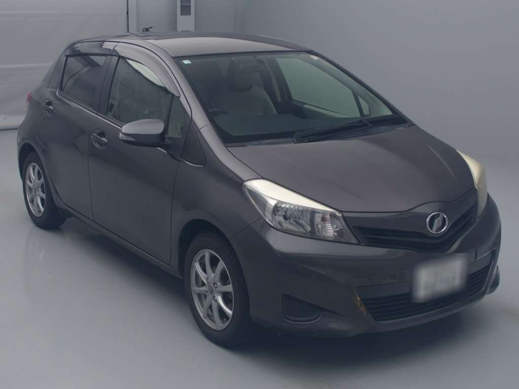 2013 Toyota Vitz KSP130[2]