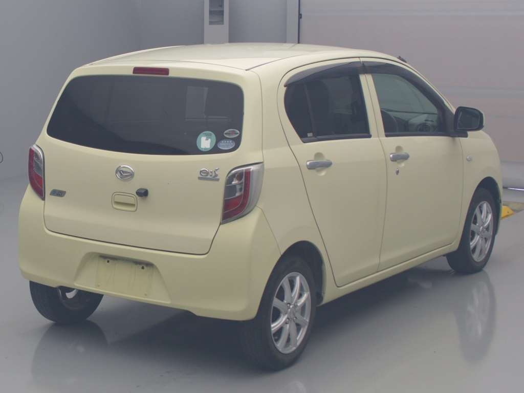 2011 Daihatsu Mira es LA300S[1]