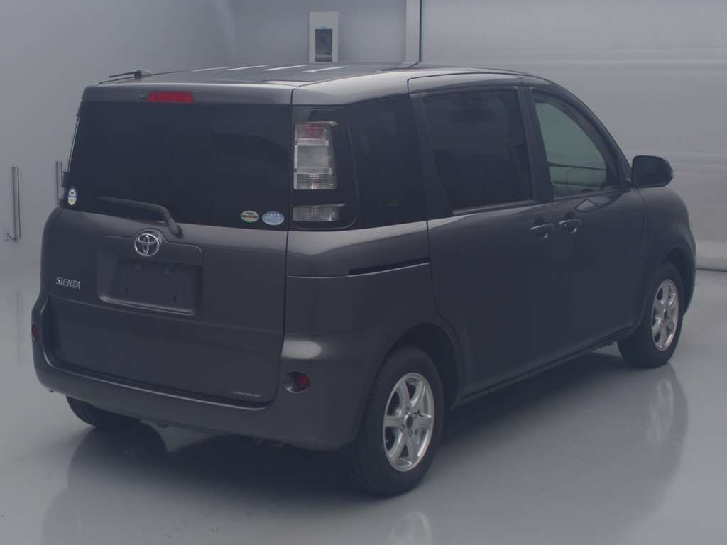 2011 Toyota Sienta NCP81G[1]