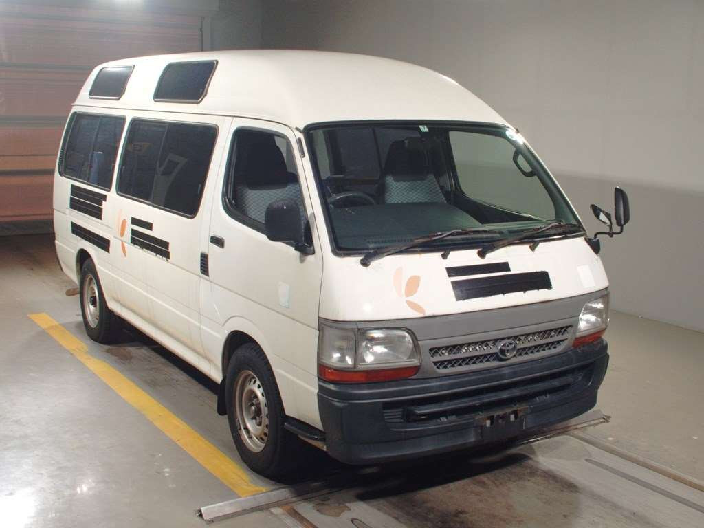 2004 Toyota Regiusace Commuter TRH124B[2]