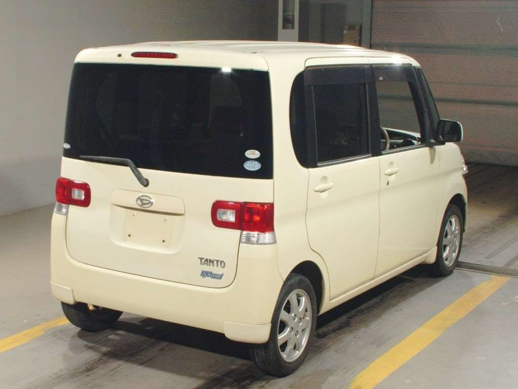 2010 Daihatsu Tanto L375S[1]