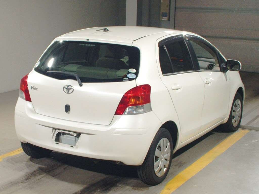 2009 Toyota Vitz SCP90[1]