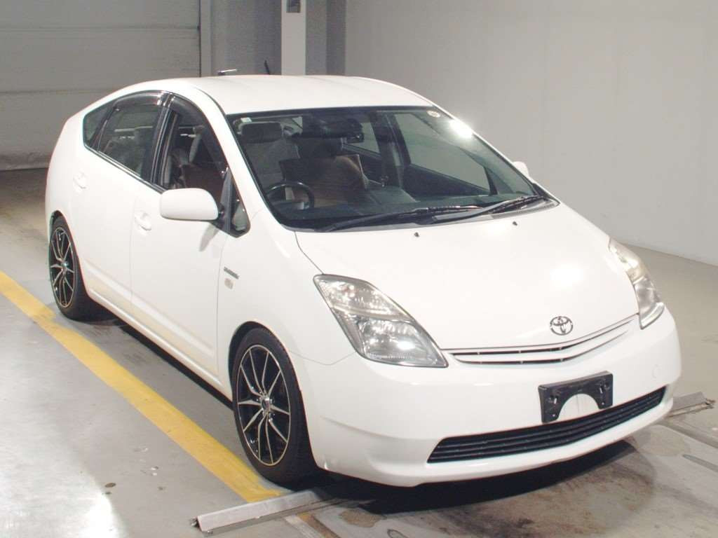 2010 Toyota Prius NHW20[2]