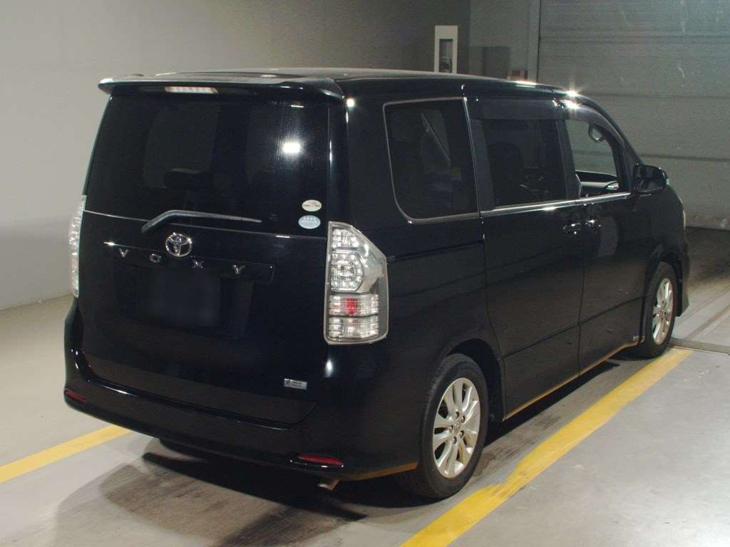 2010 Toyota Voxy ZRR70W[1]