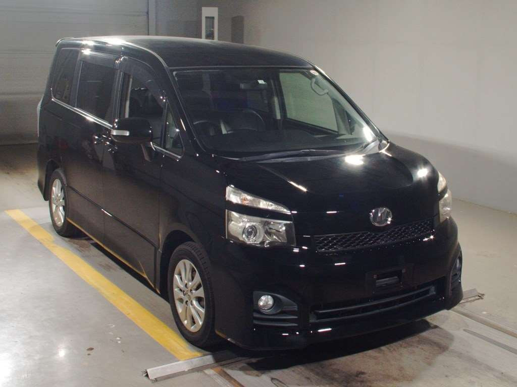 2010 Toyota Voxy ZRR70W[2]