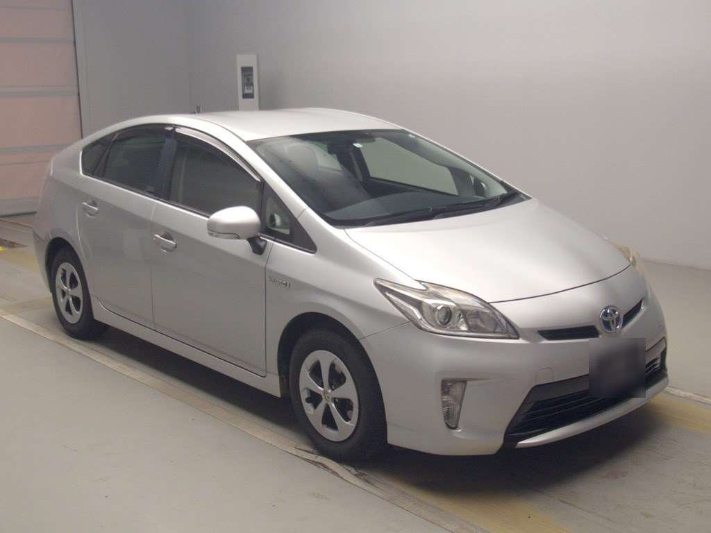 2015 Toyota Prius ZVW30[2]