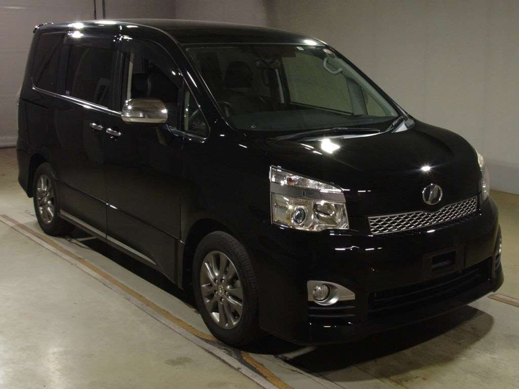 2013 Toyota Voxy ZRR70W[2]