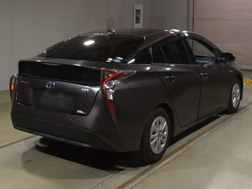 2017 Toyota Prius ZVW50[1]