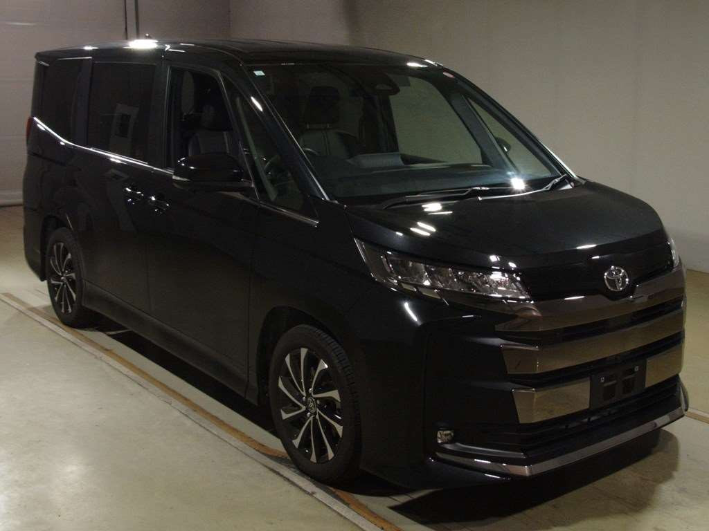 2023 Toyota Noah MZRA90W[2]