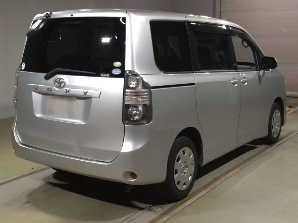 2007 Toyota Voxy ZRR70G[1]