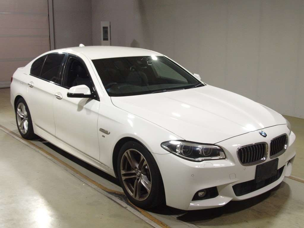 2016 BMW 5 Series XG28[2]