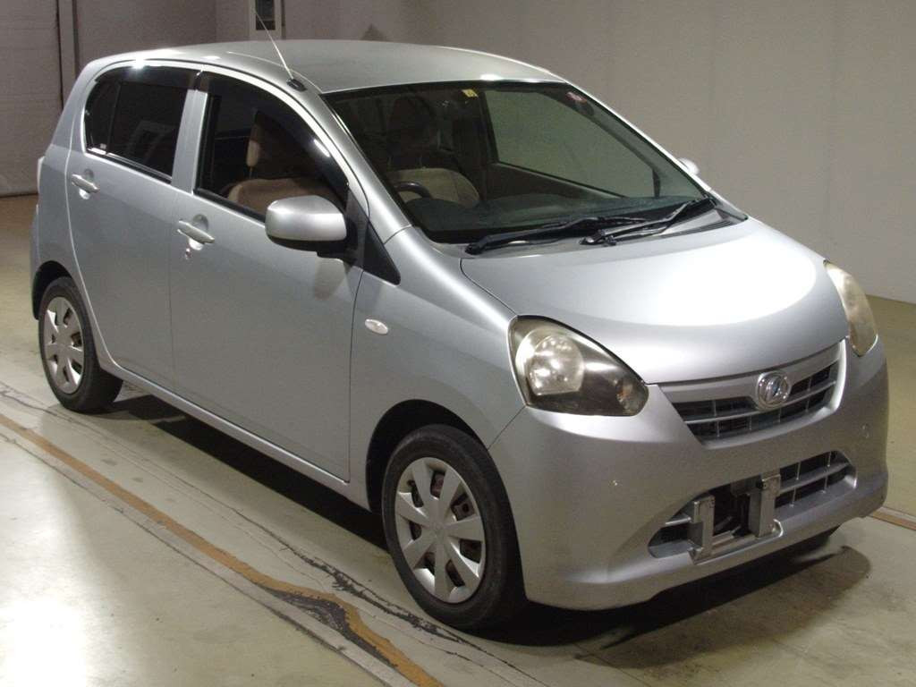 2011 Daihatsu Mira es LA300S[2]