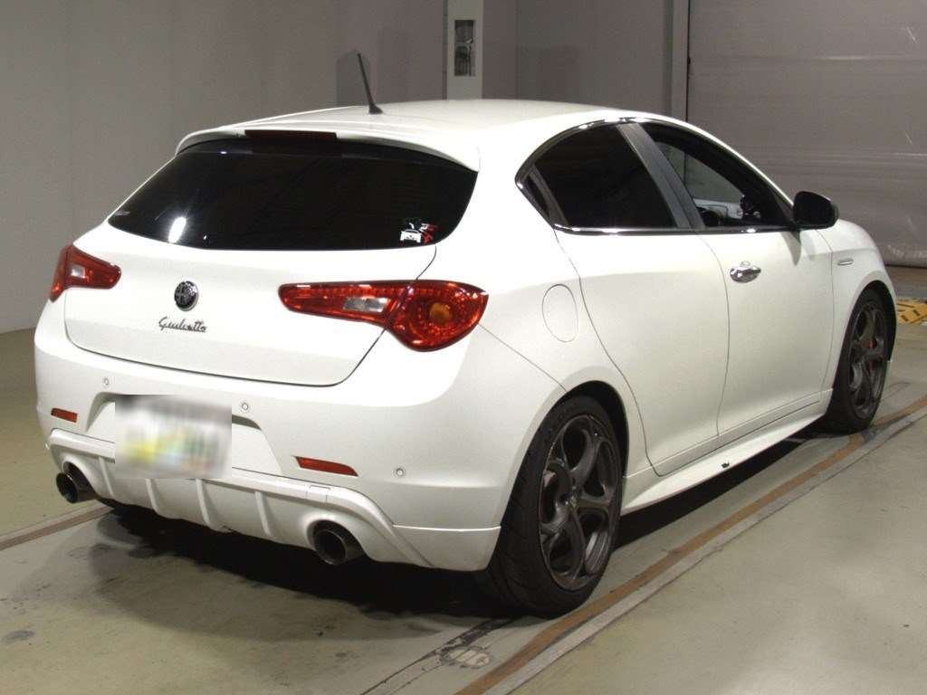 2012 Alfa Romeo Giulietta 940141[1]