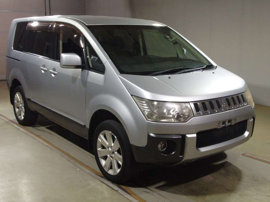 2009 Mitsubishi Delica D5 CV5W[2]