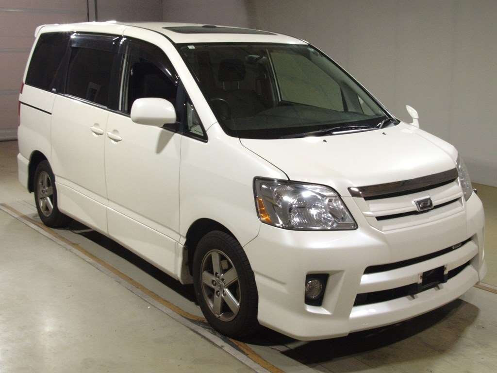 2006 Toyota Noah AZR60G[2]