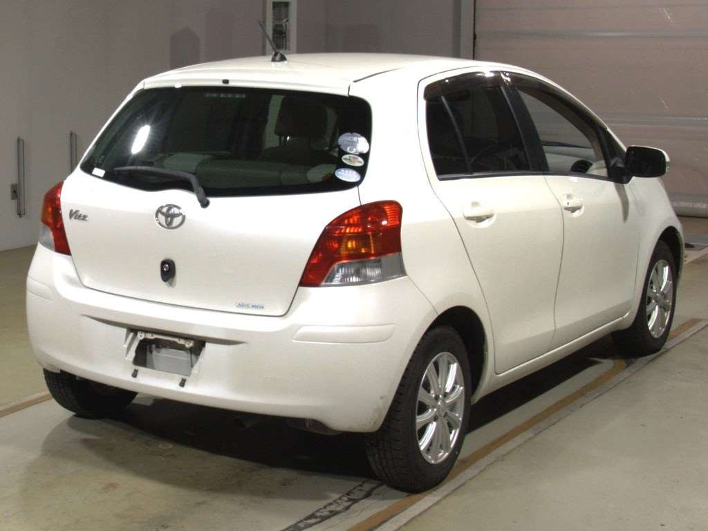 2008 Toyota Vitz SCP90[1]