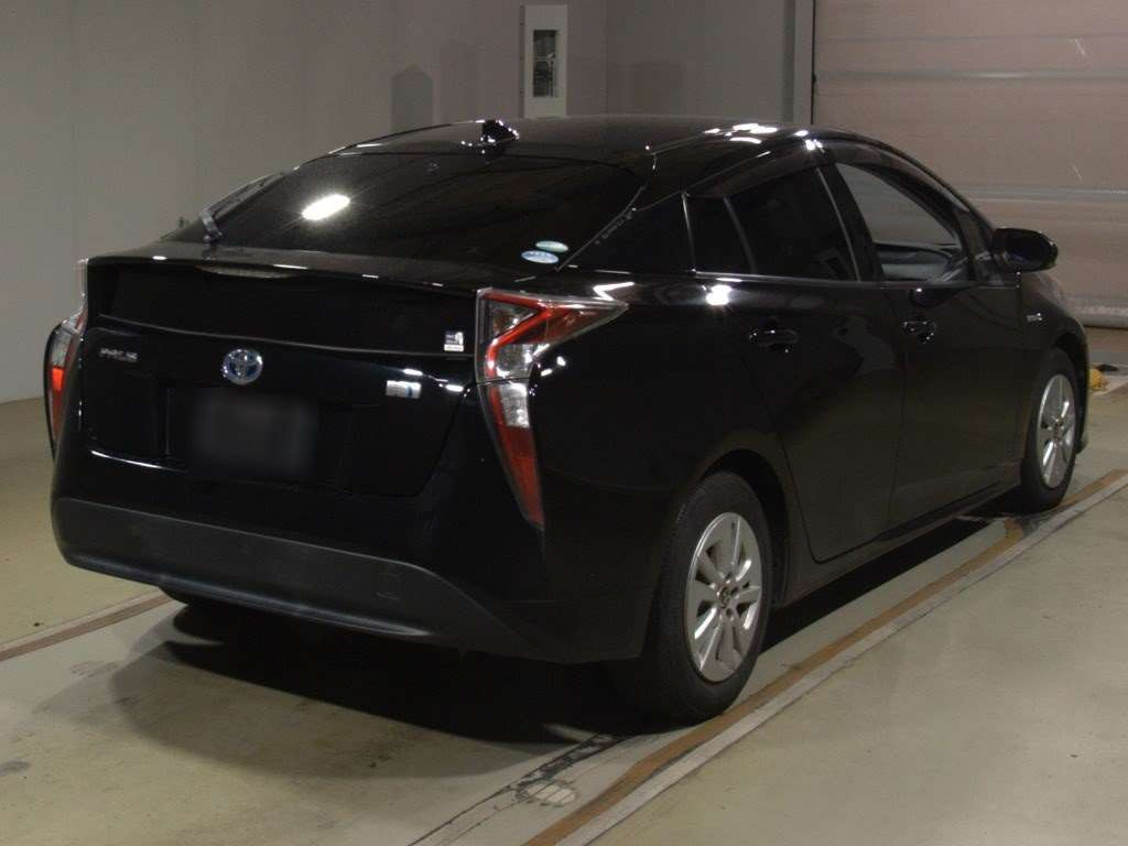 2016 Toyota Prius ZVW50[1]