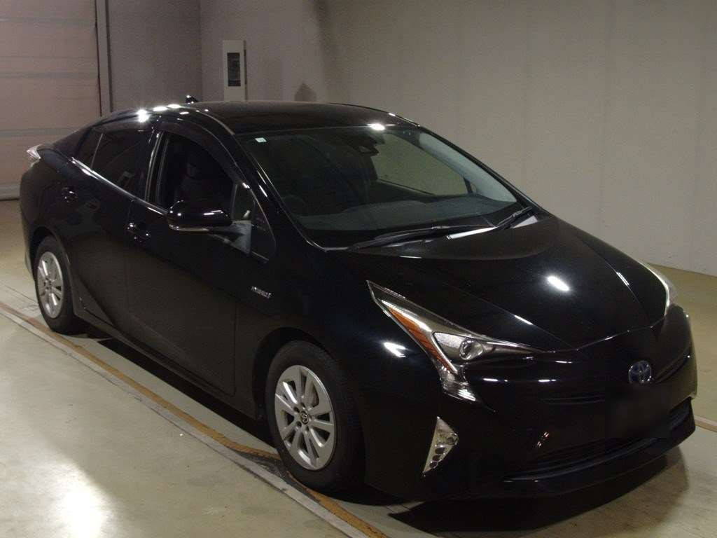 2016 Toyota Prius ZVW50[2]