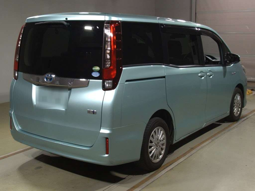 2014 Toyota Noah ZWR80G[1]