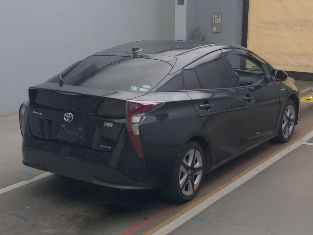 2016 Toyota Prius ZVW55[1]