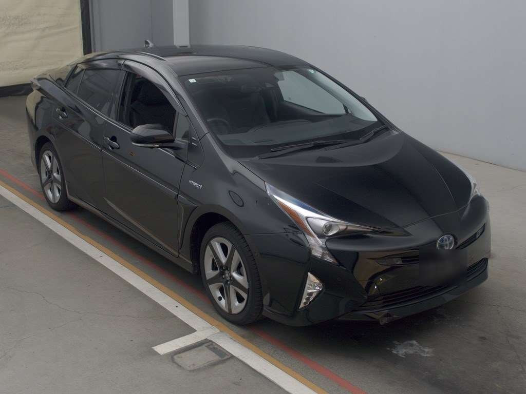 2016 Toyota Prius ZVW55[2]