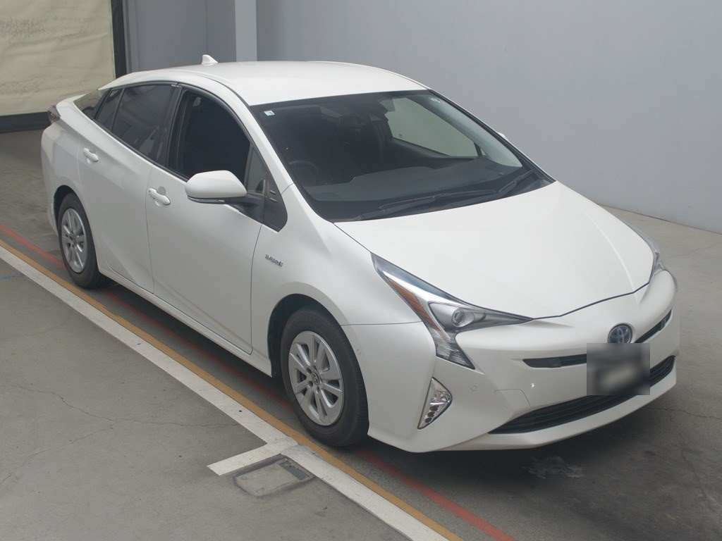 2018 Toyota Prius ZVW50[2]