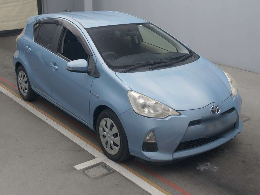 2012 Toyota Aqua NHP10[2]