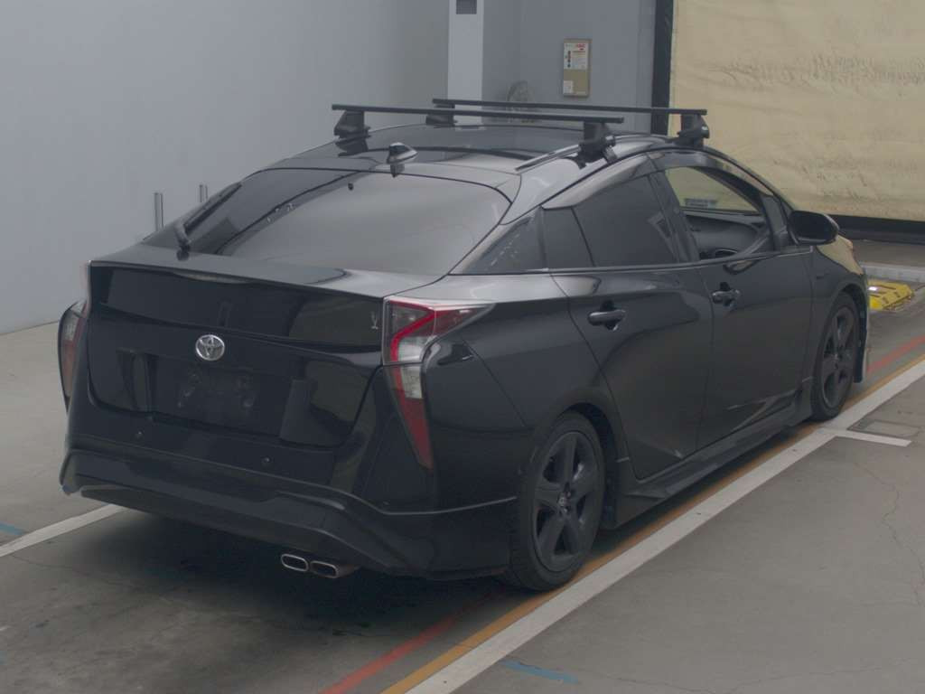 2017 Toyota Prius ZVW55[1]