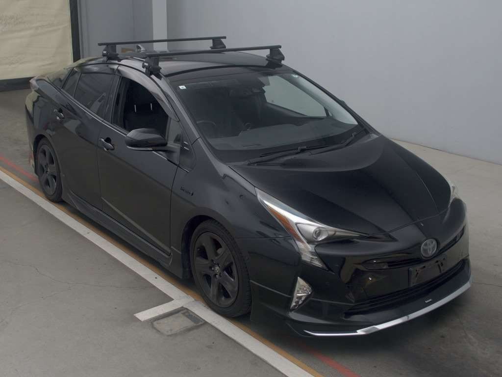 2017 Toyota Prius ZVW55[2]