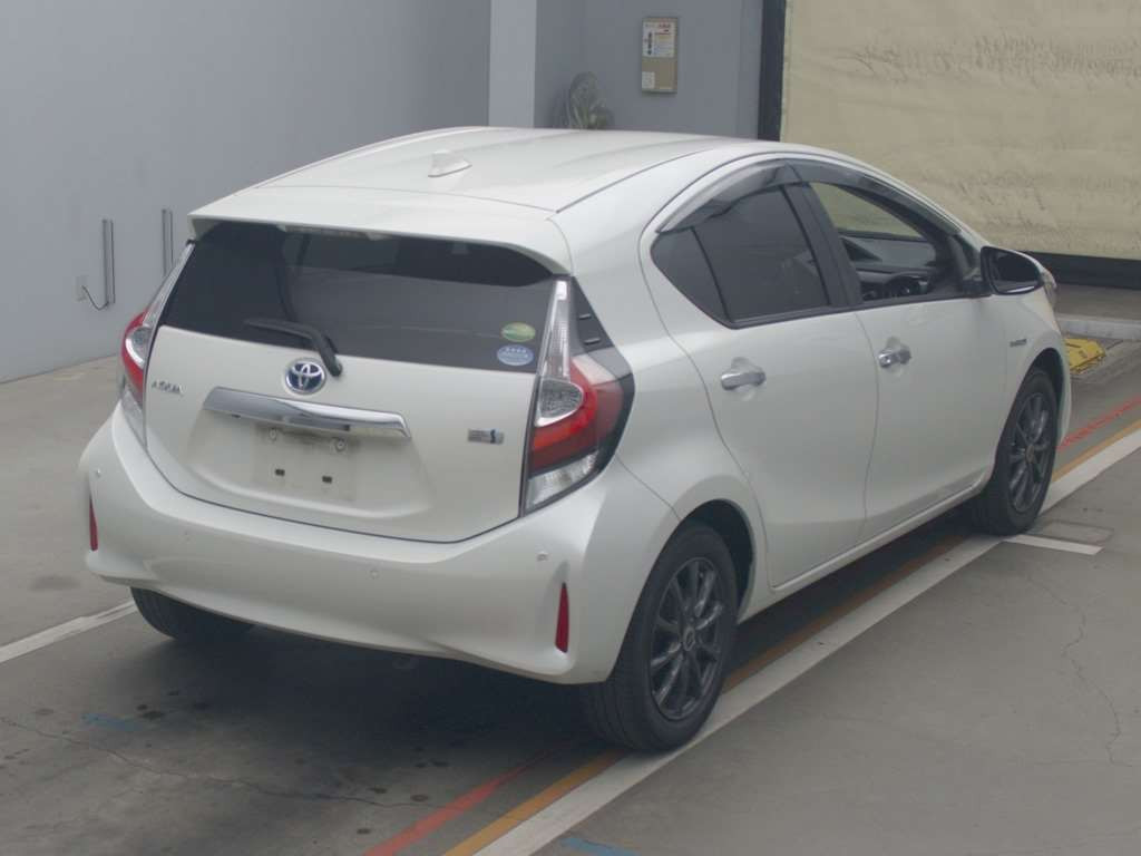 2018 Toyota Aqua NHP10[1]