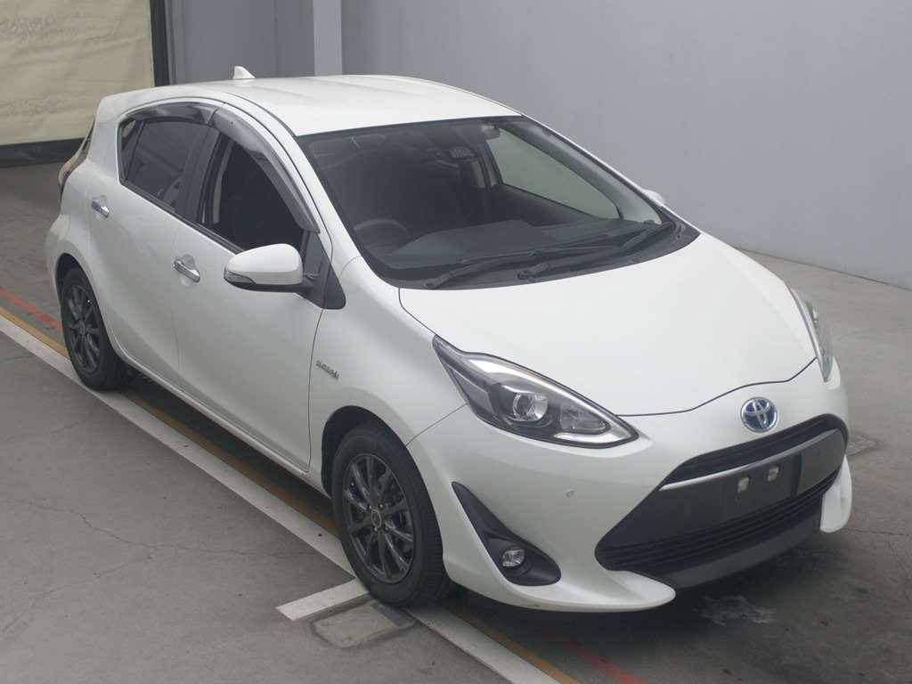 2018 Toyota Aqua NHP10[2]